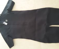 ladies wetsuit size 16,never worn.
