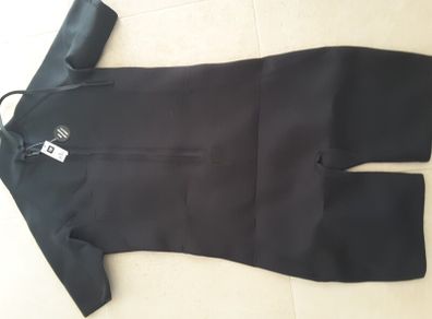ladies wetsuit size 16,never worn.