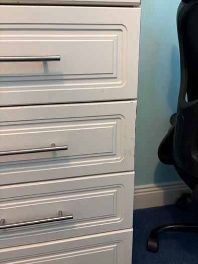 Chest of drawers