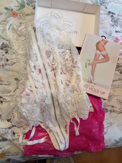 Ann Summers TAYLOR - White Lace Bodysuit + hold up stockings
