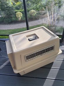 International Pet Carrier. Cream, Beige.
