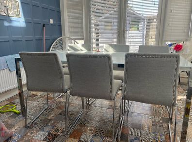 table & chairs