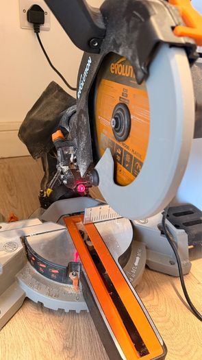 Mitre Saw Evolution 1500W 210mm cordes