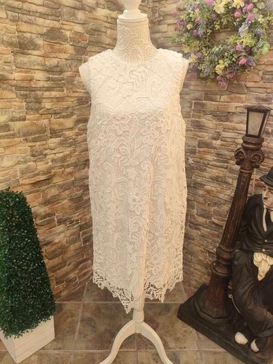 white lace pencil dress size 16 Postage included
