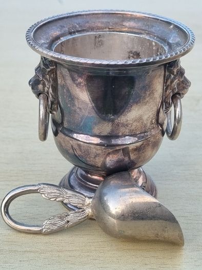 VINERS OF SHEFFIELD England Silver Plated Mini Vase/ Urn