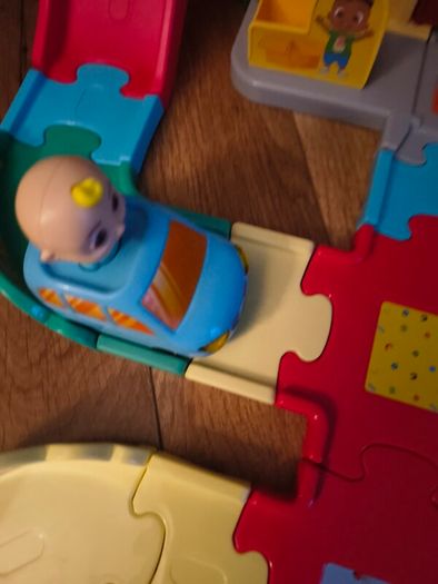 Vtech toot toot Cocomelon garage playset