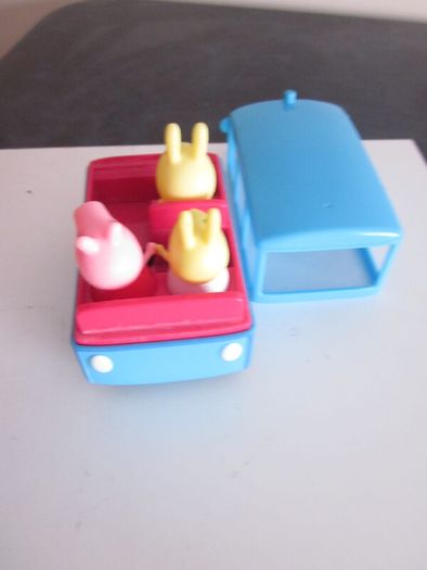 Peppa Pig School Bus with 4 Extra Figures