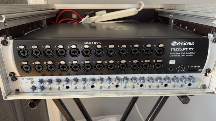 Presonus 32R + HP60 6-Channel headphone amplifier & Flight Case