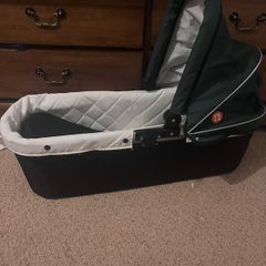 Outnabout Nipper Carrycot Sycamore green