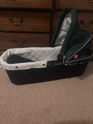Outnabout Nipper Carrycot Sycamore green