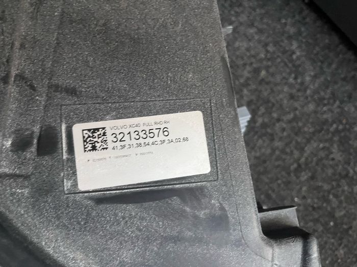 headlight Volvo xc40 32133576