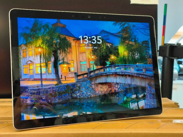 Microsoft Surface Go 2 10" m3-8100Y 8GB 128GB SSD Windows 11 Pro Touch