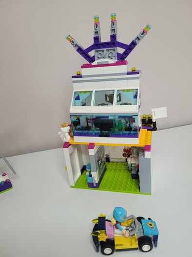 LEGO Friends 41352 The Big Race Day