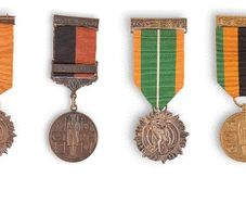 Wanted - Militaria, Medals and Badges, Weapons - best prices paid