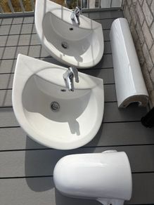 Pair of Bathroom sink