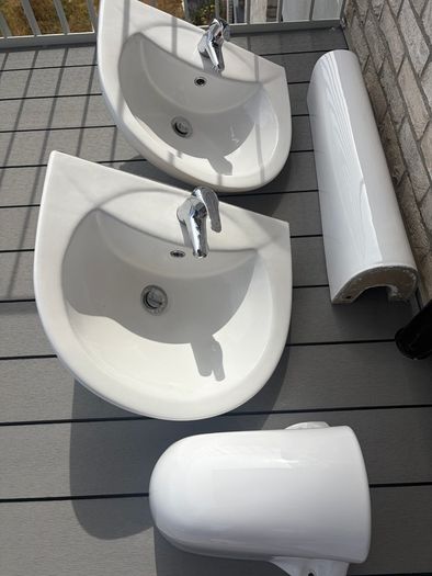 Pair of Bathroom sink