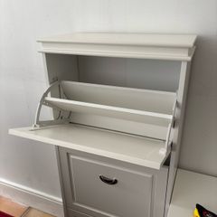 Shoe storage unit