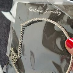 Neclace collar.