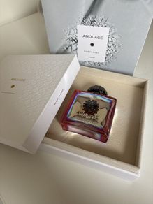 Amouage portrayal women