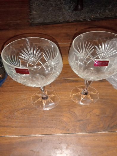 2 cavan crystal wine glasses