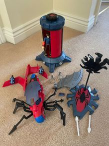 Disney Store Marvel SPIDER-MAN / Peter Action Figure Crime Lab Set