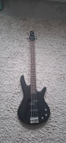 Bass guitar