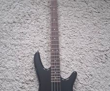 Bass guitar