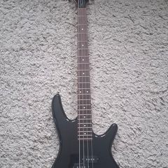 Bass guitar