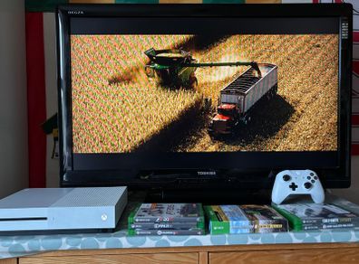 Xbox One S 1TB (White) + 6 Games, Boxed