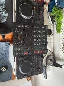 Behringer djx 900 + 2 cdj 350 turntables