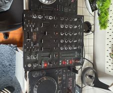 Behringer djx 900 + 2 cdj 350 turntables