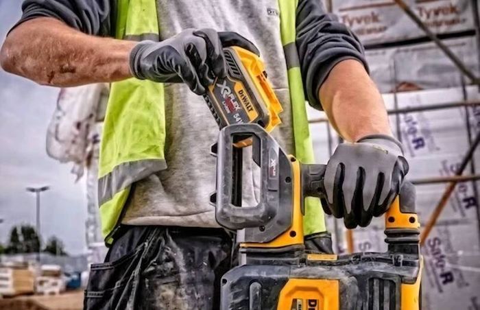DeWALT 12AH 54V Flexvolt Battery. The Best A Professional Can Get. Closing down sale - all must go!.