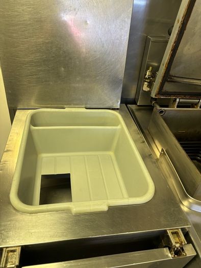 Henny Penny Pressure Fryer Model 500 with Computron 7000. Project or Parts Unit Spare Element Included