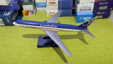 LAN Chile Cargo 1:200 scale model airplane, Boeing 767 aircraft