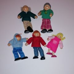 Wooden Doll's House Family 5 Pieces