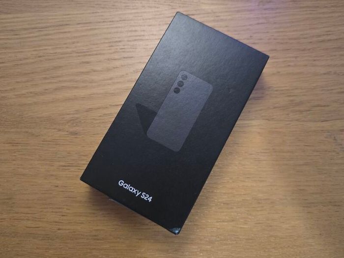 Samsung S24 Box