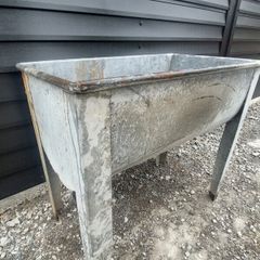 Galvanised freestanding trough
