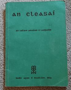 An Cleasai - An tAtair Peadar O Laogaire - Vintage School Book