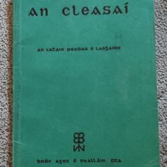 An Cleasai - An tAtair Peadar O Laogaire - Vintage School Book
