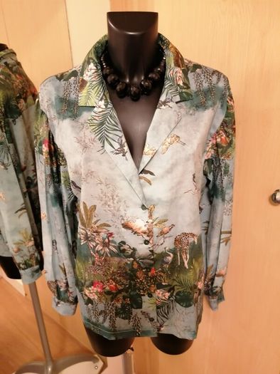 Women's Blouse NWOT SIZE 16