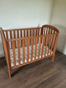 Childs / Baby Cot