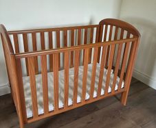 Childs / Baby Cot