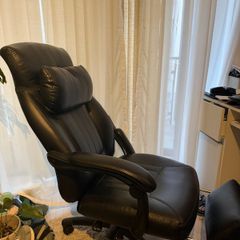 office chair with one arm broken