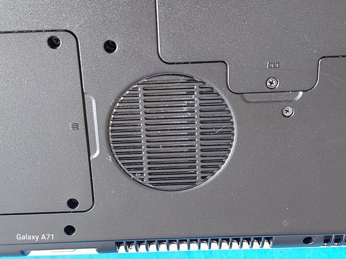 HP Pavilion zv6000, Windows XP, in excellent cosmetic condition, A Genuine real Blast from the past