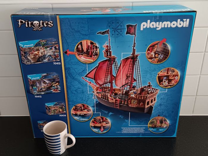 Large playmobil skull pirate ship brand (new)