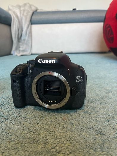 Canon EOS 600D + Canon EF-s 18-55mm lens