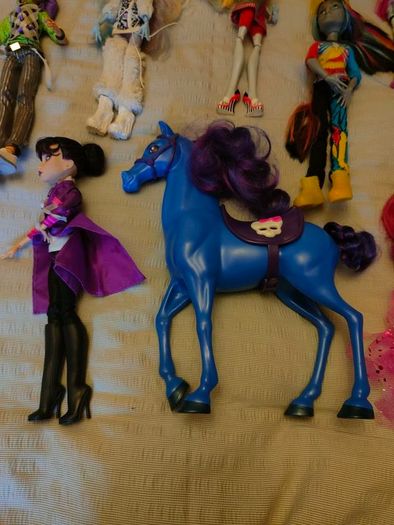 Monster high dolls plays etc and accessories