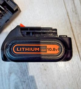 Black and Decker 10.8v drill battery + charger