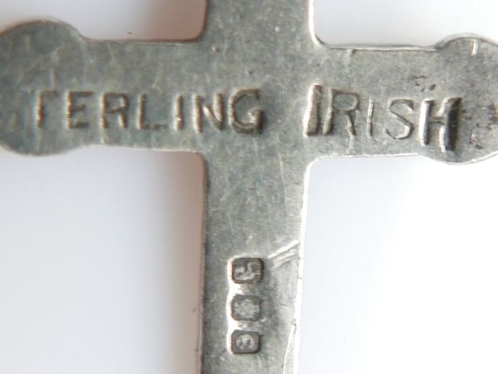 Vintage 925 Sterling Silver Cross Pendant Necklace with Marcasite detail