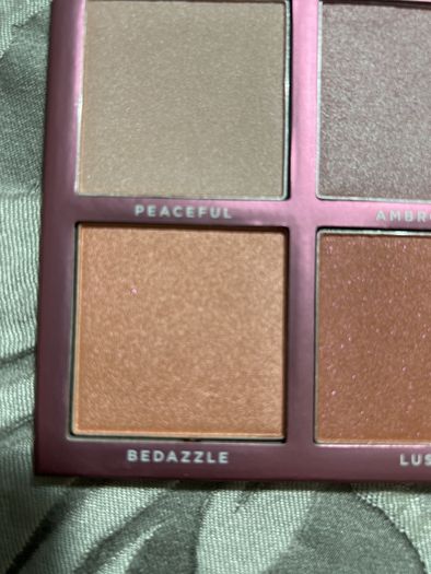 Sigma beauty chrom A glow highlighter palette limited edition